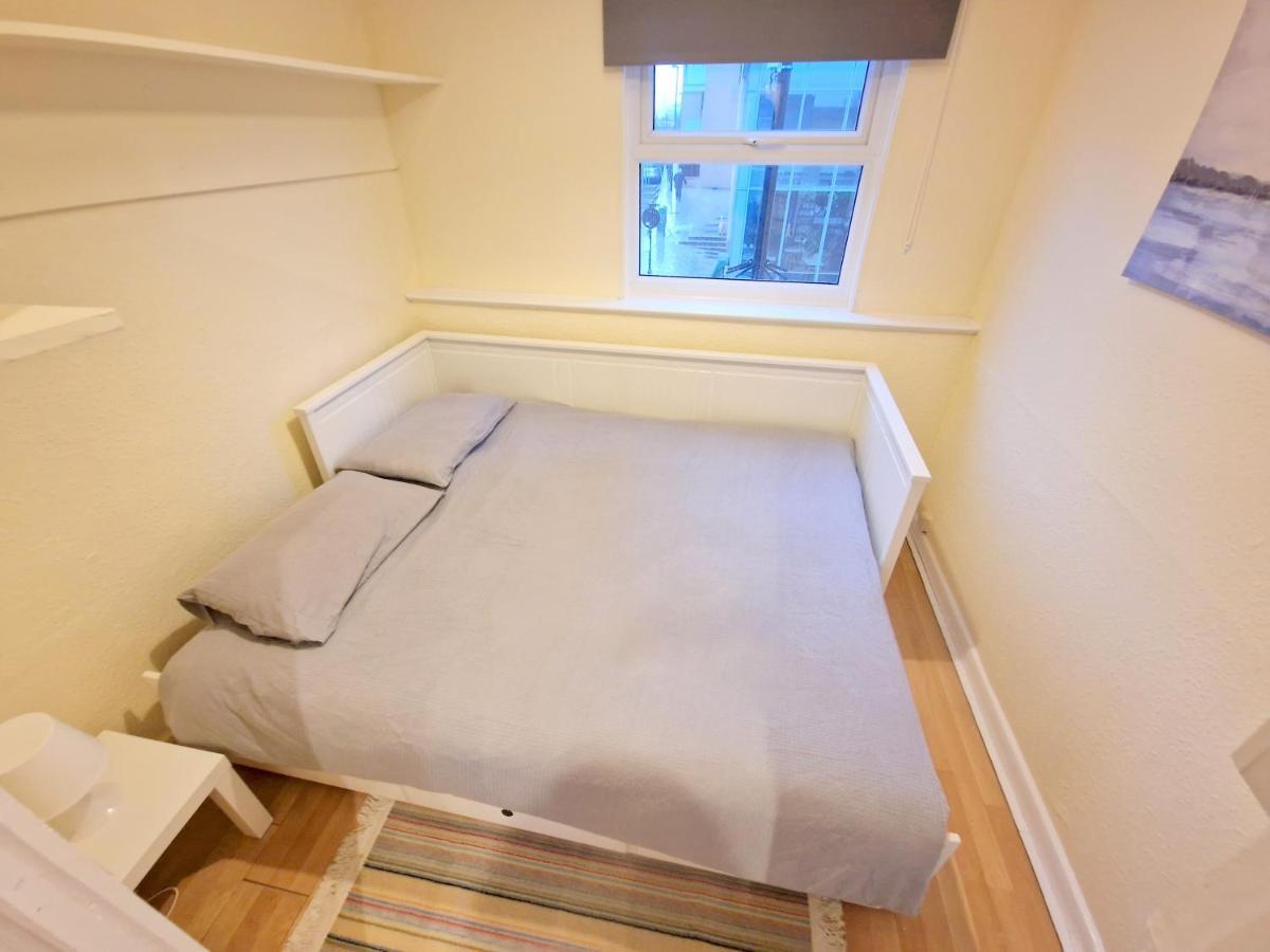Super Studio With Two Bedrooms - Five Minutes From The Station! Londres Exterior foto
